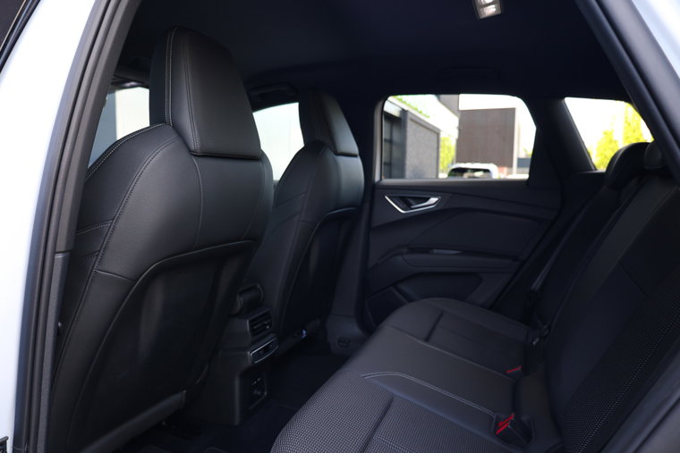 Vehicle Image 35