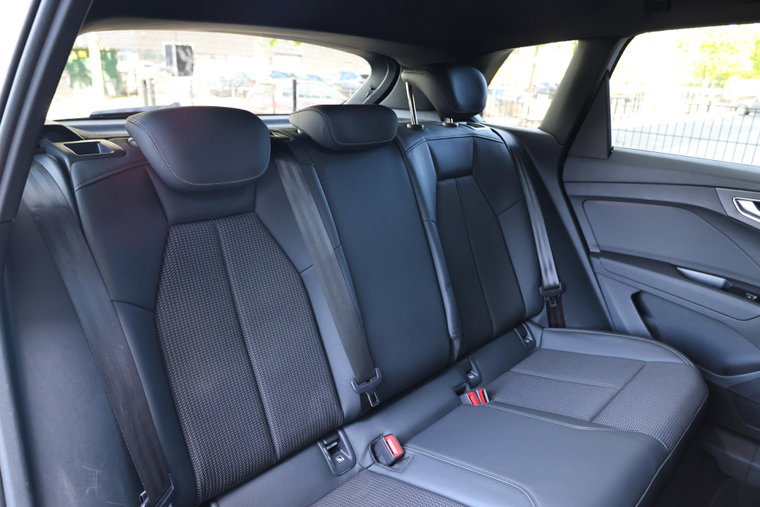 Vehicle Image 37