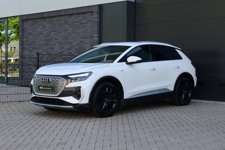 Vehicle Image 42
