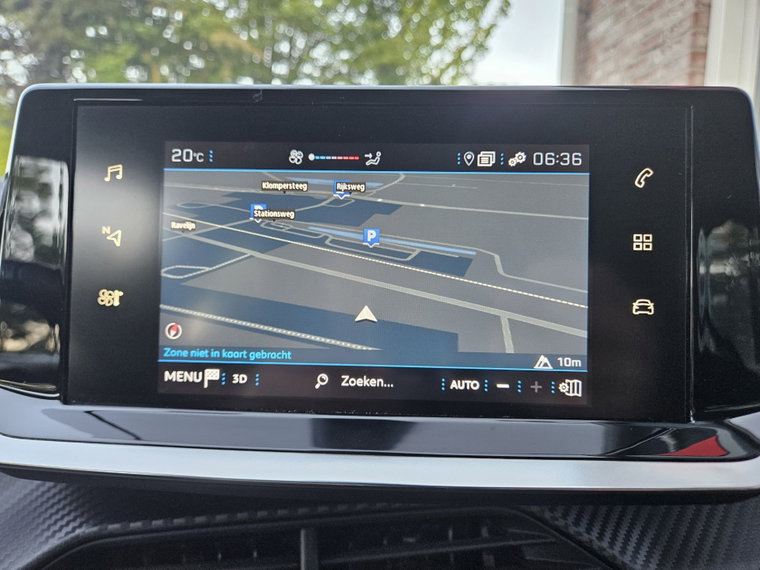Vehicle Image 25