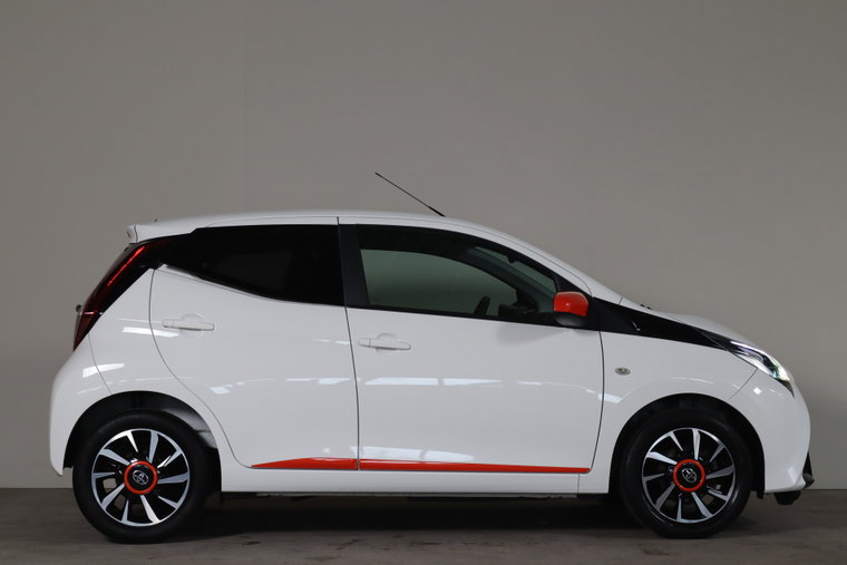 Vehicle Image 14