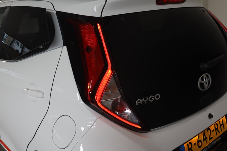 Vehicle Image 21