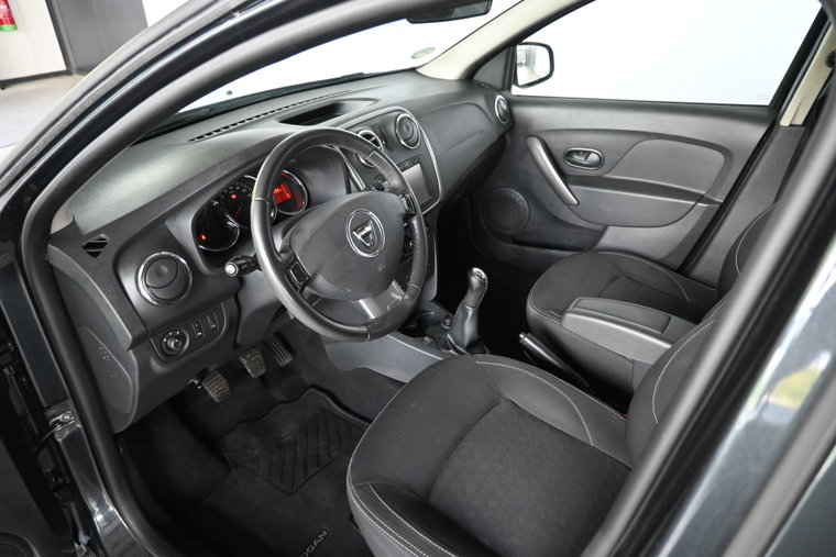 Vehicle Image 30