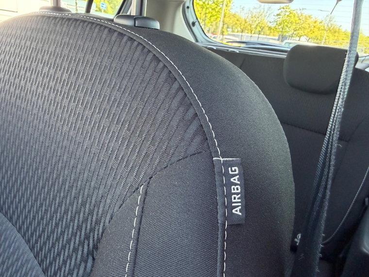 Vehicle Image 26