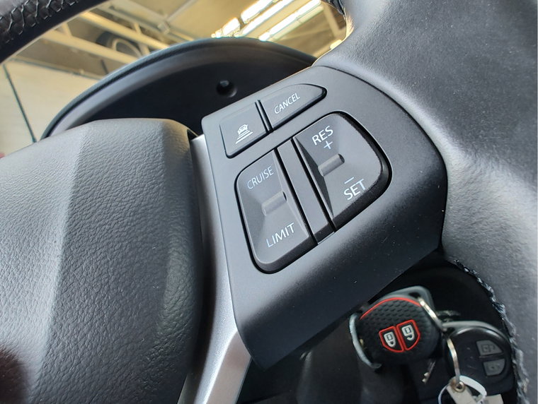 Vehicle Image 25