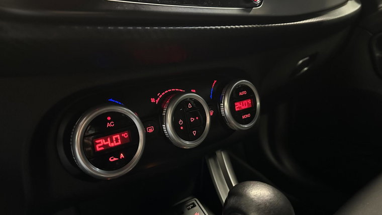 Vehicle Image 38