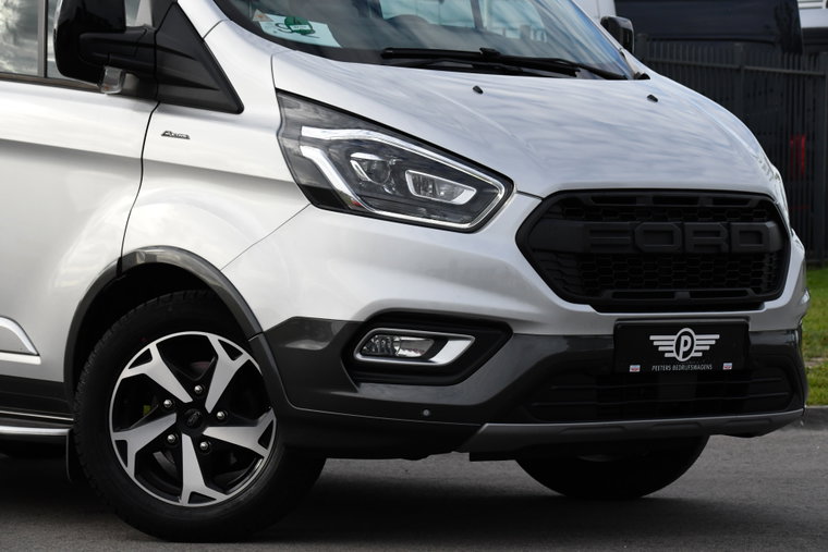 Vehicle Image 8