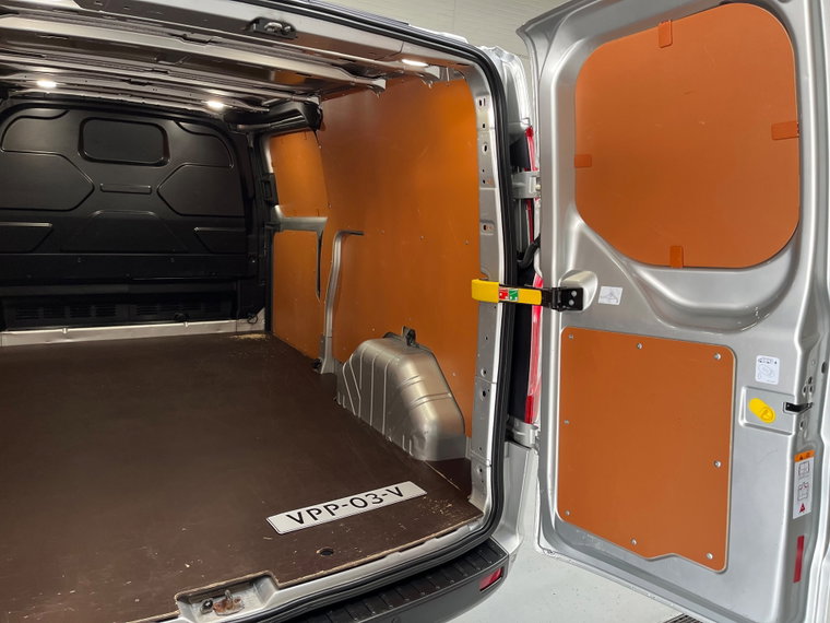 Vehicle Image 36