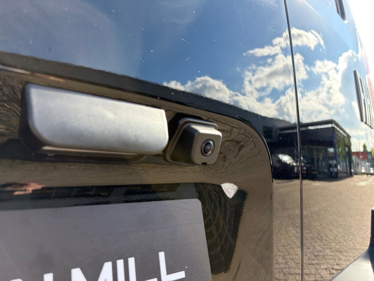 Vehicle Image 17