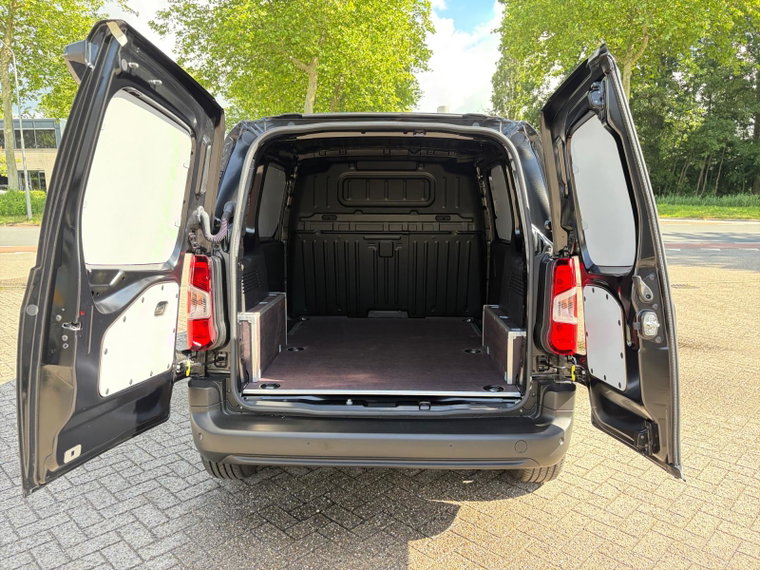 Vehicle Image 18