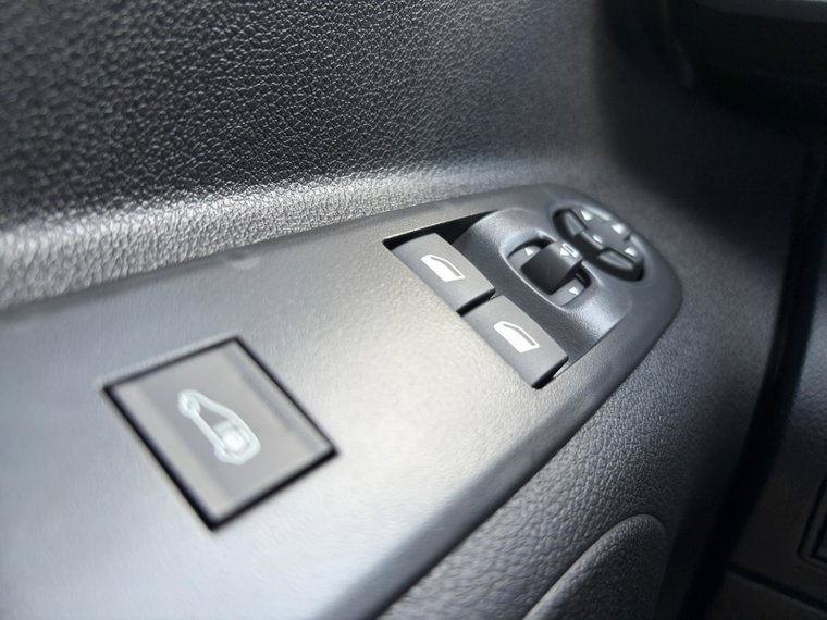 Vehicle Image 33