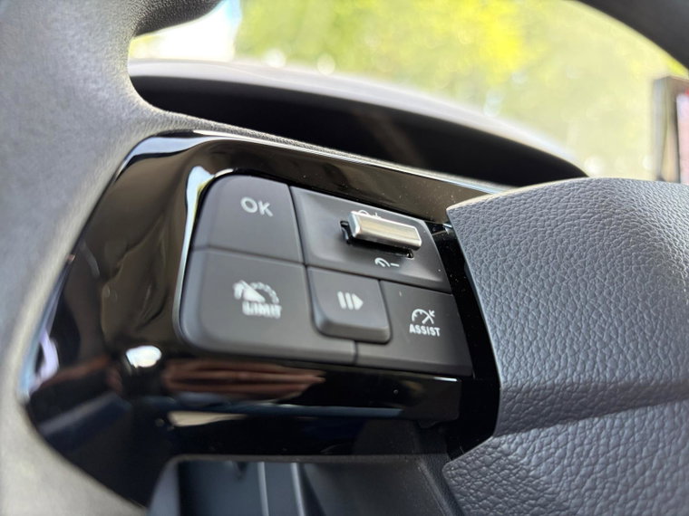 Vehicle Image 36
