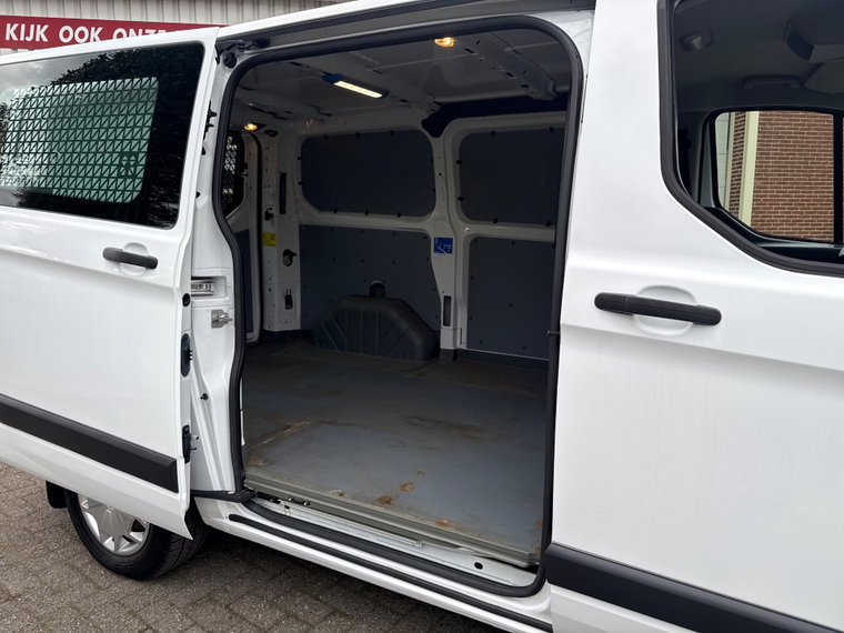 Vehicle Image 23