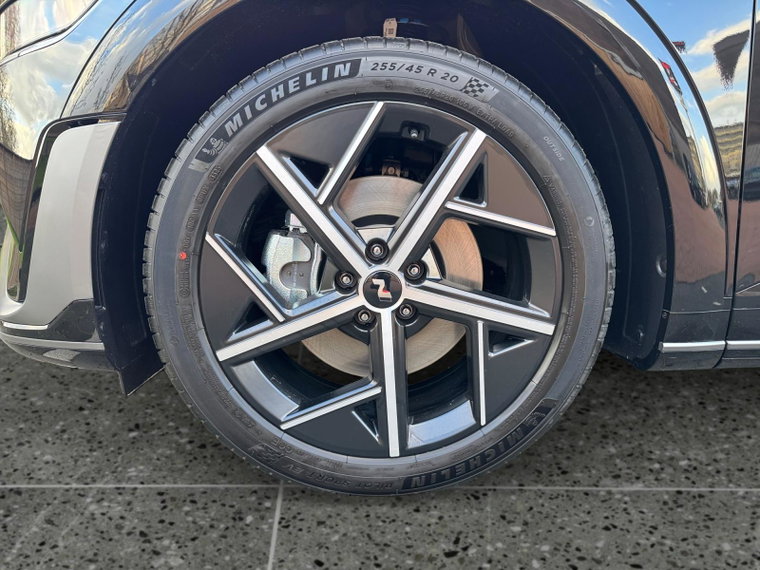 Vehicle Image 8