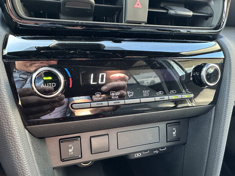 Vehicle Image 24
