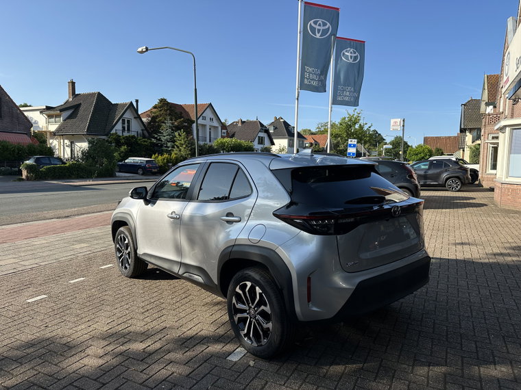 Vehicle Image 6