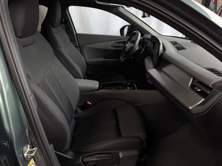 Vehicle Image 38