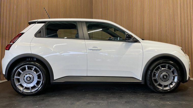 Vehicle Image 23