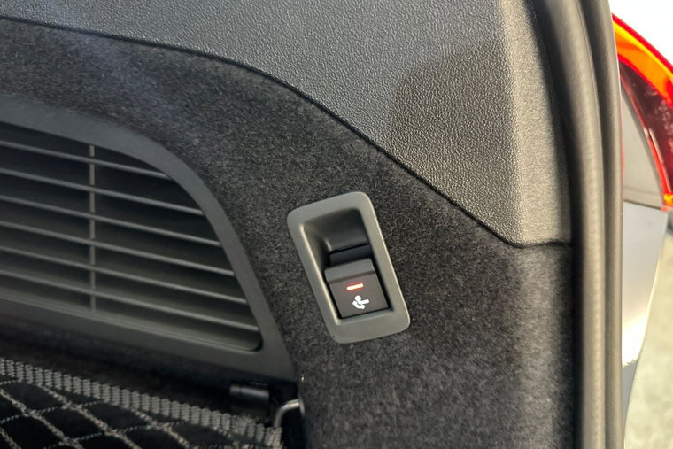 Vehicle Image 33