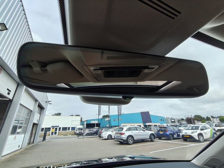 Vehicle Image 28