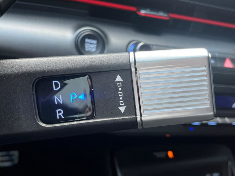 Vehicle Image 25