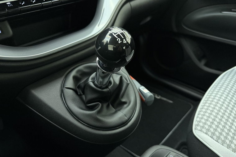 Vehicle Image 24