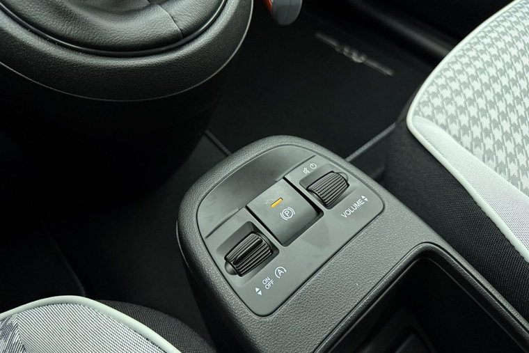 Vehicle Image 26