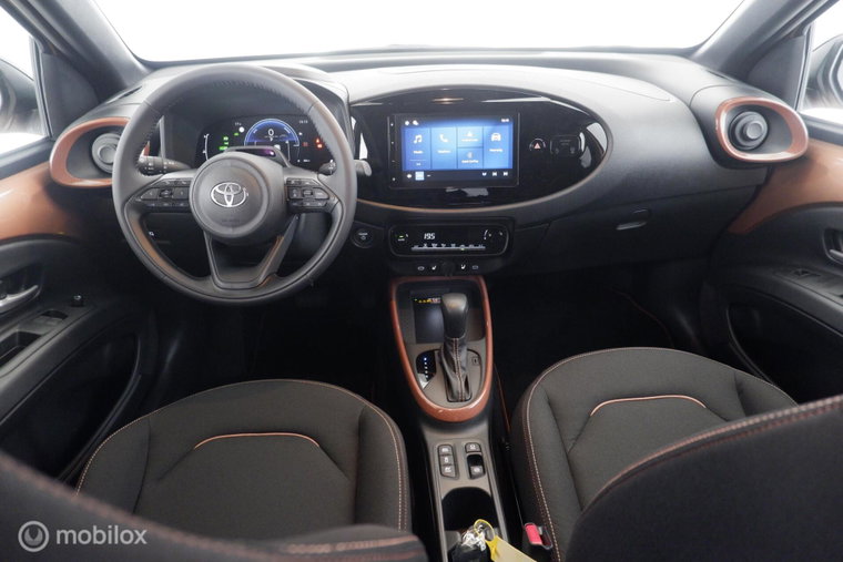 Vehicle Image 10