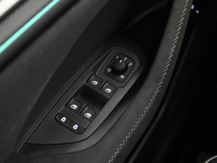 Vehicle Image 33