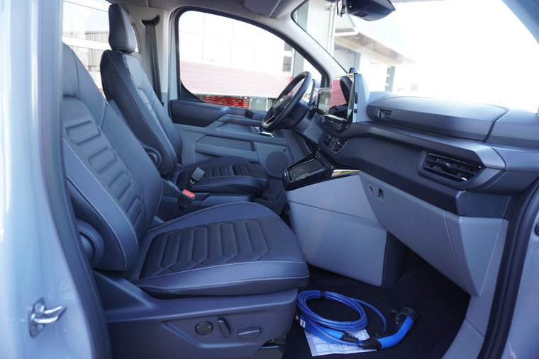 Vehicle Image 16