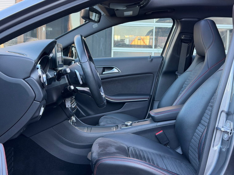 Vehicle Image 25