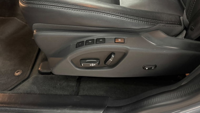 Vehicle Image 24