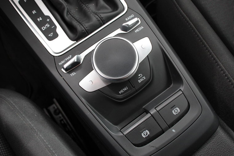 Vehicle Image 18