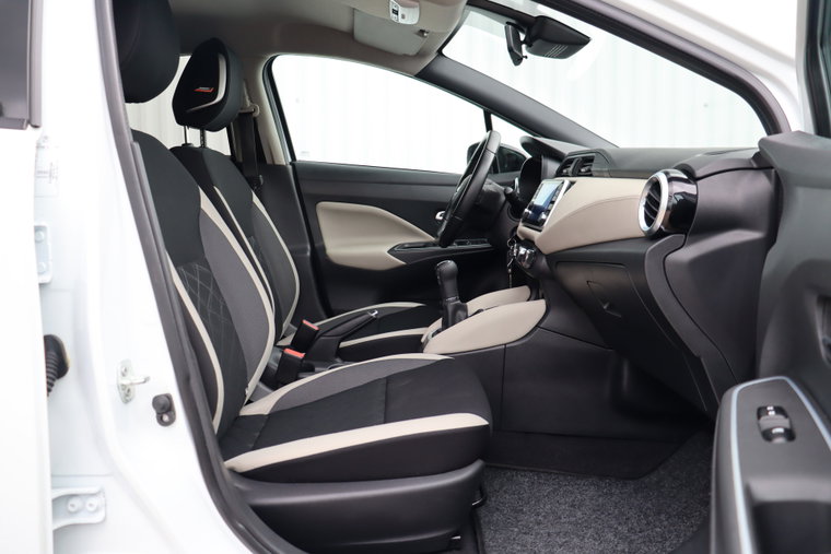 Vehicle Image 12