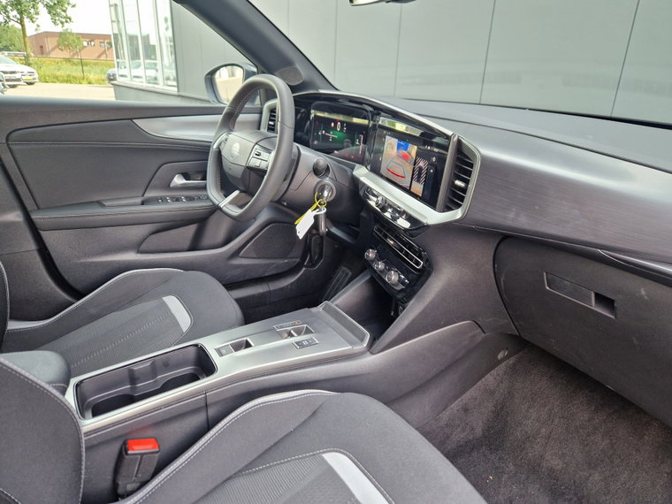 Vehicle Image 11