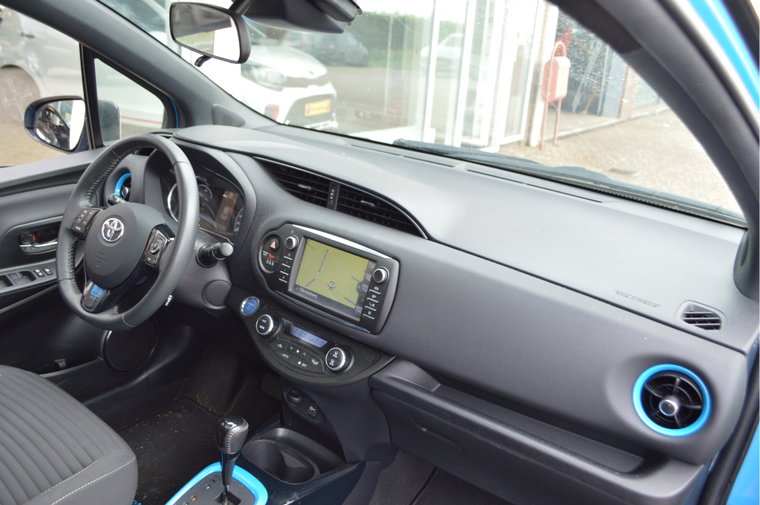 Vehicle Image 15