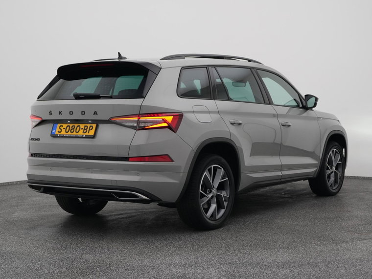 Vehicle Image 6