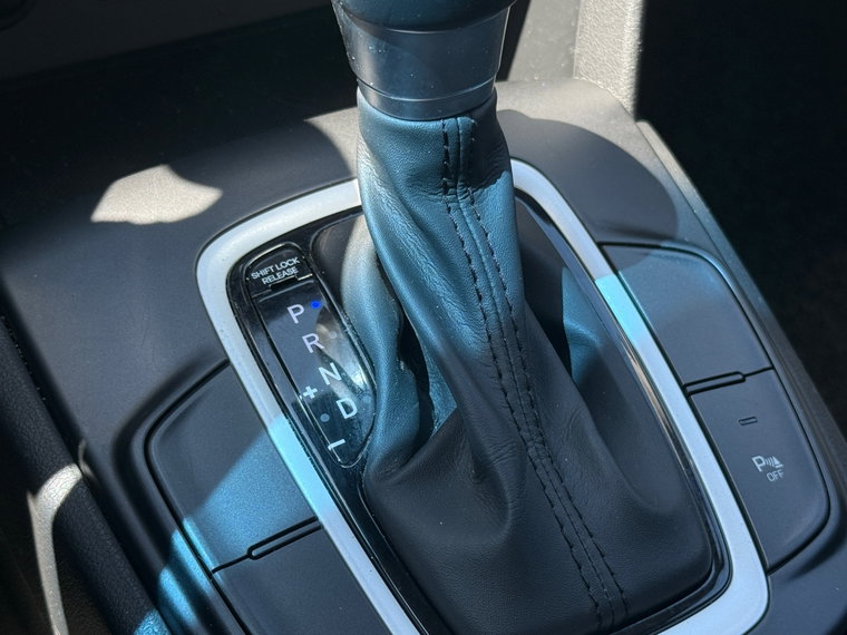 Vehicle Image 25