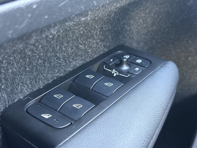 Vehicle Image 27