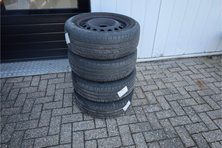 Vehicle Image 24
