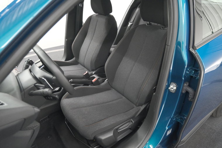 Vehicle Image 25