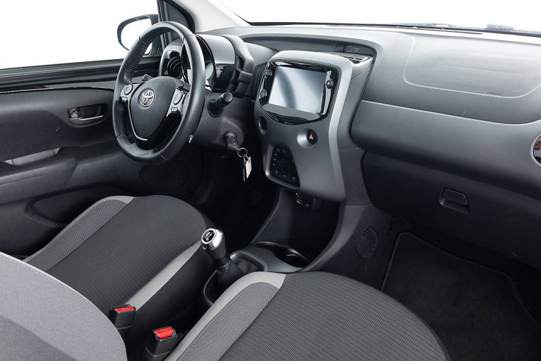 Vehicle Image 4