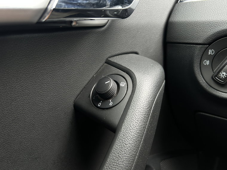 Vehicle Image 28