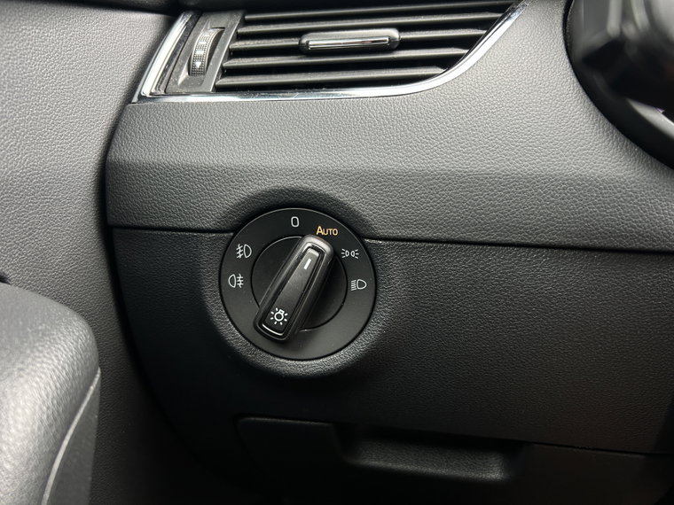 Vehicle Image 29
