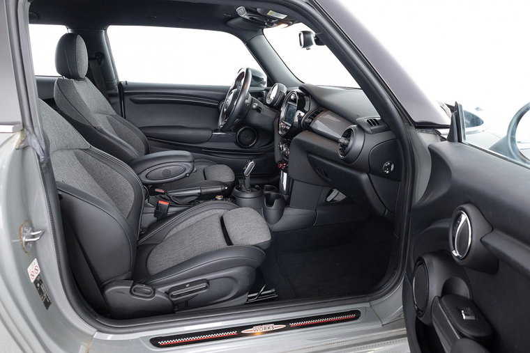 Vehicle Image 6