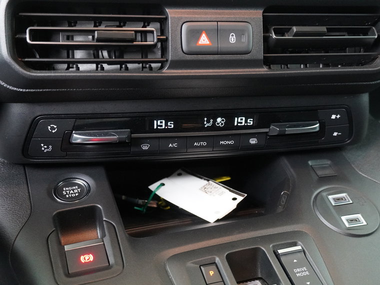 Vehicle Image 29