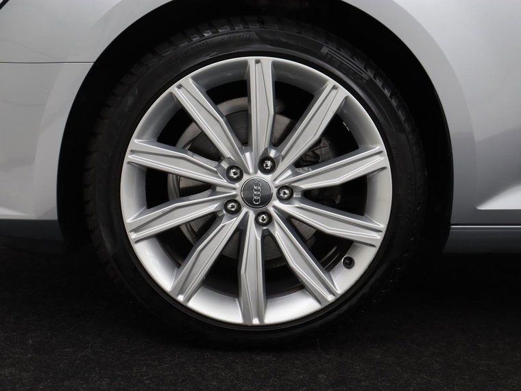 Vehicle Image 30