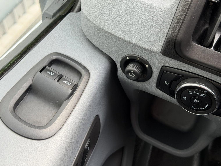 Vehicle Image 35