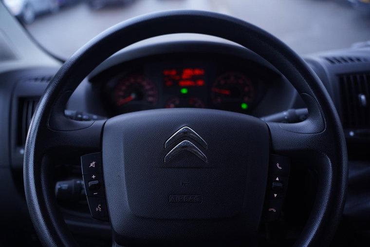 Vehicle Image 25
