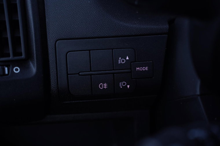 Vehicle Image 38